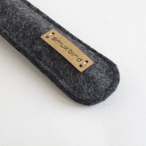 Étui à crayons en feutre durable en 100 % laine | anthracite | Comprend un stylo à bille en bois