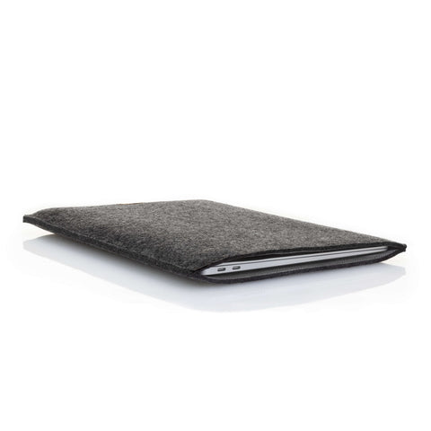 Coque pour MacBook Pro M3 Max | en feutre et coton biologique | anthracite - pistes | Modèle "LAISSER"