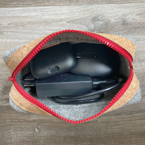 Sac d'accessoires pour câbles, etc. | en feutre et liège | rouge anthracite