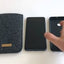 Coque de téléphone portable pour iPhone X/XS | en feutre et coton biologique | gris clair - coloré | Modèle "LAISSER"