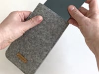 Coque de téléphone sur mesure | en feutre et coton biologique | gris clair - Bloom | Modèle "LAISSER"