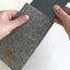 Coque de téléphone portable pour iPhone X/XS | en feutre et coton biologique | gris clair - coloré | Modèle "LAISSER"