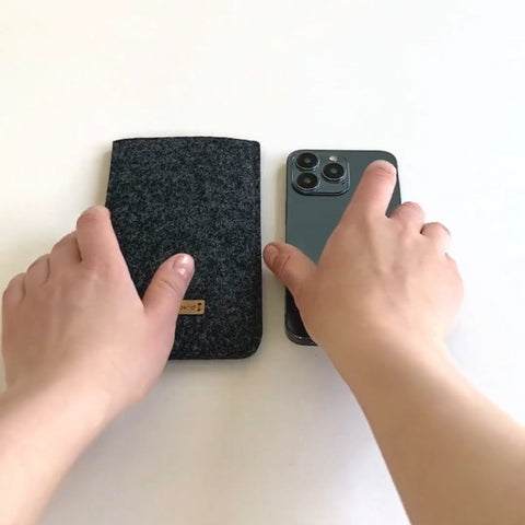 Coque de téléphone sur mesure | en feutre et coton biologique | anthracite - Floraison | Modèle "LAISSER"