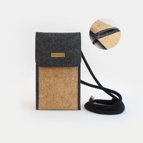Sac bandoulière pour Fairphone 4 | en feutre et coton biologique | anthracite - rayures | Modèle KEDJA