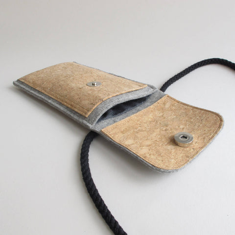 Sac bandoulière pour Fairphone 4 | en feutre et coton biologique | gris clair - pistes | Modèle KEDJA