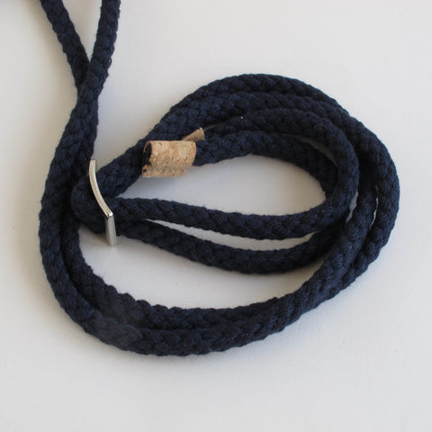 Sac pour téléphone portable à accrocher autour du cou | en feutre et coton biologique | anthracite - floraison | Modèle KEDJA