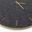 Horloge murale en feutre et liège 30 cm | anthracite - or | Conception : Copenhague