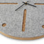 Horloge murale en feutre et liège 30 cm | gris clair - noir | Conception : Odense