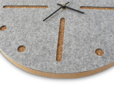 Horloge murale en feutre et liège 30 cm | gris clair - noir | Conception : Odense
