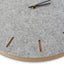 Horloge murale en feutre et liège 30 cm | gris clair - noir | Conception : Copenhague