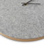 Horloge murale en feutre et liège 30 cm | gris clair - noir | Conception : Aalborg