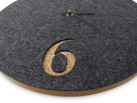 Horloge murale en feutre et liège 30 cm | anthracite - noir | Conception : Aarhus