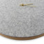 Horloge murale en feutre et liège 30 cm | gris clair - or | Conception : Aalborg
