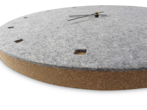 Horloge murale en feutre et liège 30 cm | gris clair - noir | Conception : Esbjerg