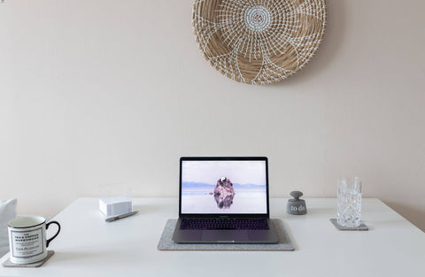 Tapis pour MacBooks en feutre et en liège | 26x38cm | gris clair