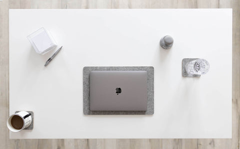 Tapis pour MacBooks en feutre et en liège | 26x38cm | gris clair