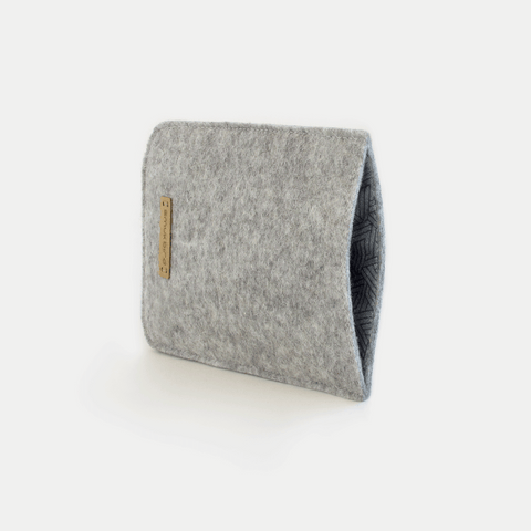 Étui de téléphone portable pour OnePlus 9 Pro | en feutre et coton biologique | gris clair - pistes | Modèle "LAISSER"
