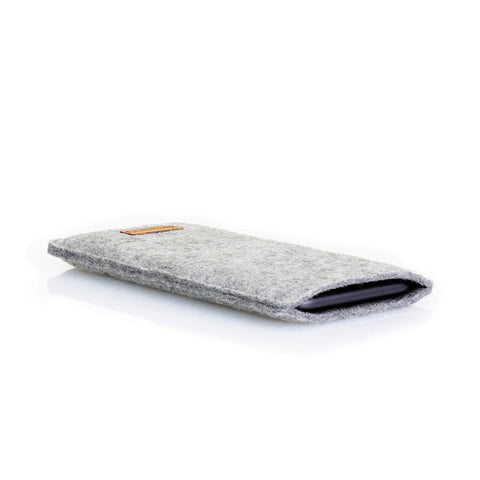 Housse de téléphone pour Xiaomi Redmi 10 | en feutre et coton biologique | gris clair - pistes | Modèle "LAISSER"