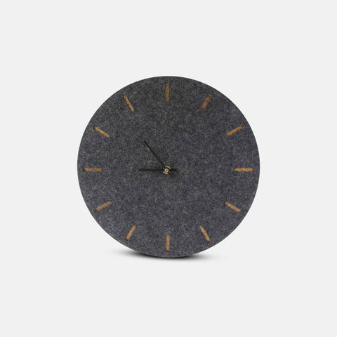 Horloge murale en feutre et liège 30 cm | anthracite - noir | Conception : Copenhague