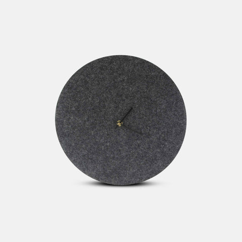 Horloge murale en feutre et liège 30 cm | anthracite - noir | Conception : Aalborg