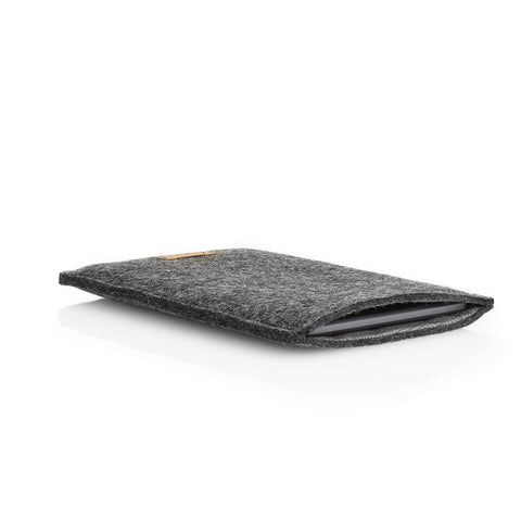 Housse pour Onyx Boox Magellan 5 | en feutre et coton biologique | anthracite - pistes | Modèle "LAISSER"