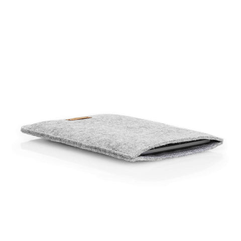 Housse pour Onyx Boox Nova 3 Color | en feutre et coton biologique | gris clair - pistes | Modèle "LAISSER"