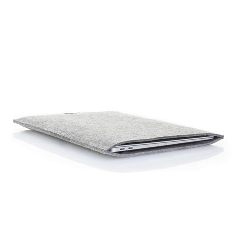 Coque pour MacBook Pro 14 | en feutre et coton biologique | gris clair - pistes | Modèle "LAISSER"