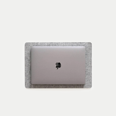 Tapis pour MacBooks en feutre et en liège | 26x38cm | gris clair
