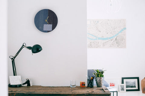 Horloge Wabi Sabi Denim ronde 30 cm | Jean - gold | Conception : Fukuoka