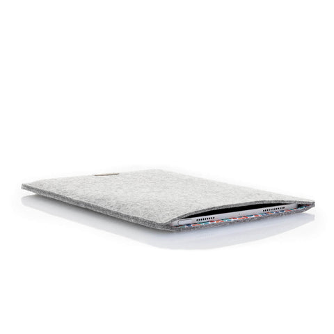 Housse pour iPad Pro 12,9" - 5e génération | en feutre et coton biologique | gris clair - coloré | Modèle "LAISSER"