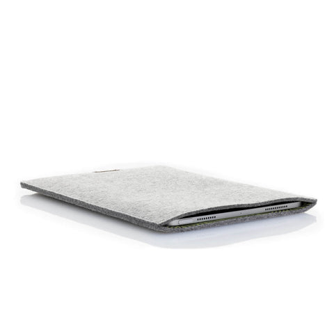Étui pour iPad Mini - 5e génération | en feutre et coton biologique | gris clair - rayures | Modèle "LAISSER"