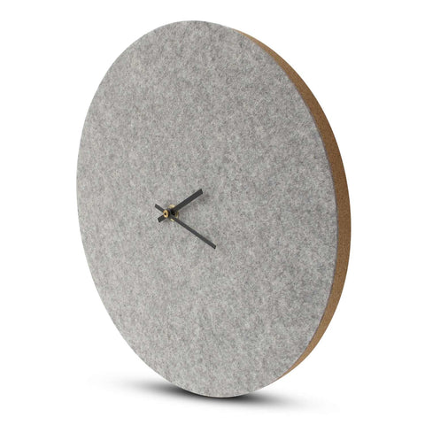 Horloge murale en feutre et liège 30 cm | gris clair - noir | Conception : Aalborg