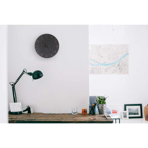 Horloge murale en feutre et liège 30 cm | anthracite - noir | Conception : Copenhague