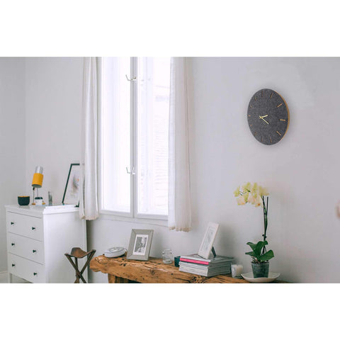 Horloge murale en feutre et liège 30 cm | anthracite - or | Conception : Copenhague