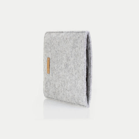 Housse pour Kindle Paperwhite 6,8 pouces | en feutre et coton biologique | gris clair - pistes | Modèle "LAISSER"