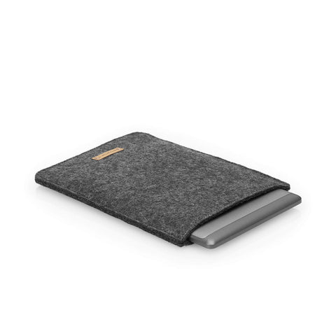 Housse pour Onyx Boox Magellan 5 | en feutre et coton biologique | anthracite - pistes | Modèle "LAISSER"