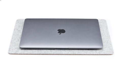 Tapis pour MacBooks en feutre et en liège | 26x38cm | gris clair